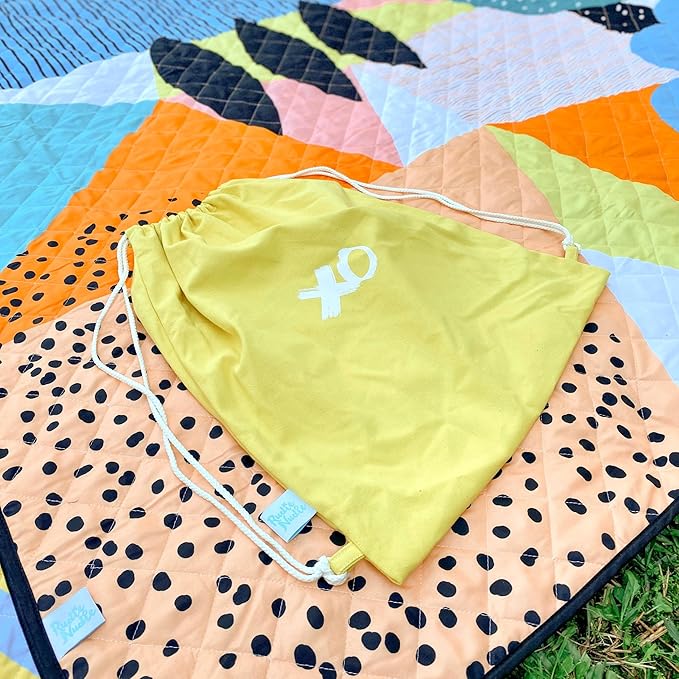 Jumbo Picnic Rug, Large Picnic Mat, 6'7" x 6'7", Outdoor Waterproof Picnic Blanket Beach Mat, Foldable & Waterproof, Picnic Blankets Ideal for Beach & Park, Outdoor Blanket, Happy Now