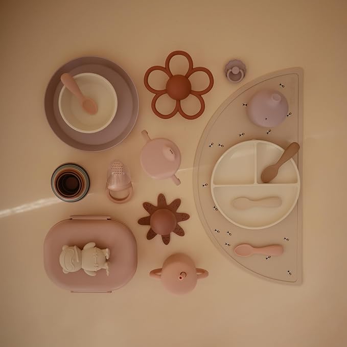 mushie Kids Bento Lunch Box | 3-Compartment & Removable Divider + Fork & Spoon Utensils | Great For Meals, School, Snacks On-the-Go | Dishwasher Safe (Blush)