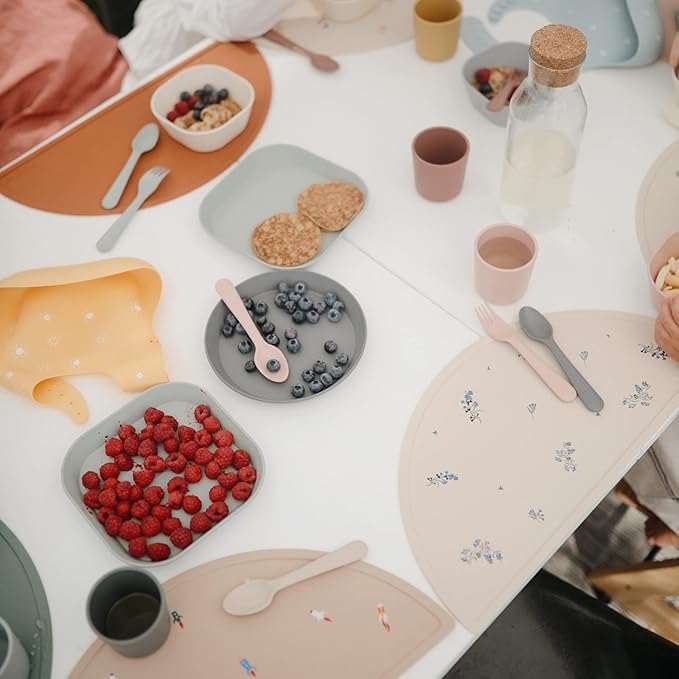 mushie Square Dinnerware Plates for Kids | Made in Denmark, Set of 2 (Cloud)