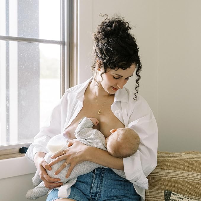 Dr. Brown's 100% Silicone One-Piece Breast Pump,Hands-Free Breast Milk Collector with Anti-Colic Options+ Baby Bottle (4 oz/120 mL),Level 1 Nipple,Travel Lid and Travel Bag