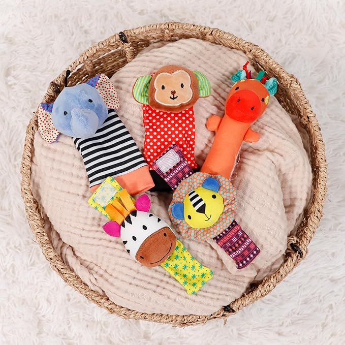 The Peanutshell Sock Rattles Set of 5 - Girl Boy Rattle Socks, Baby Toys 0-6-12 Month, Animal Newborn High Contrast Baby, Infant, Newborn Toys 0-3 0-6 Months Old Babies - Safari